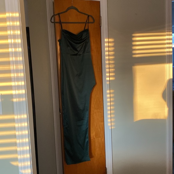 Silky Green Cut Out Maxi - Midi Dress - Picture 3 of 4